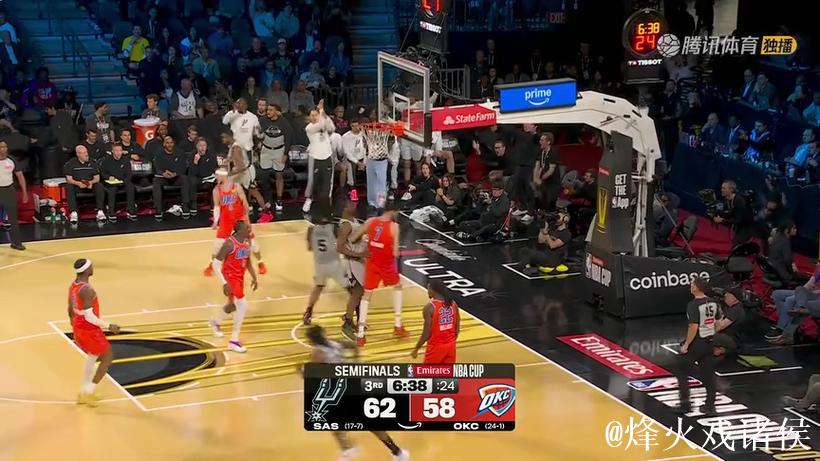 福克斯追身快攻 卡斯尔滞空拉杆打进